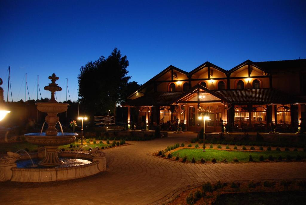 Hotel Ros Pisz Exterior photo