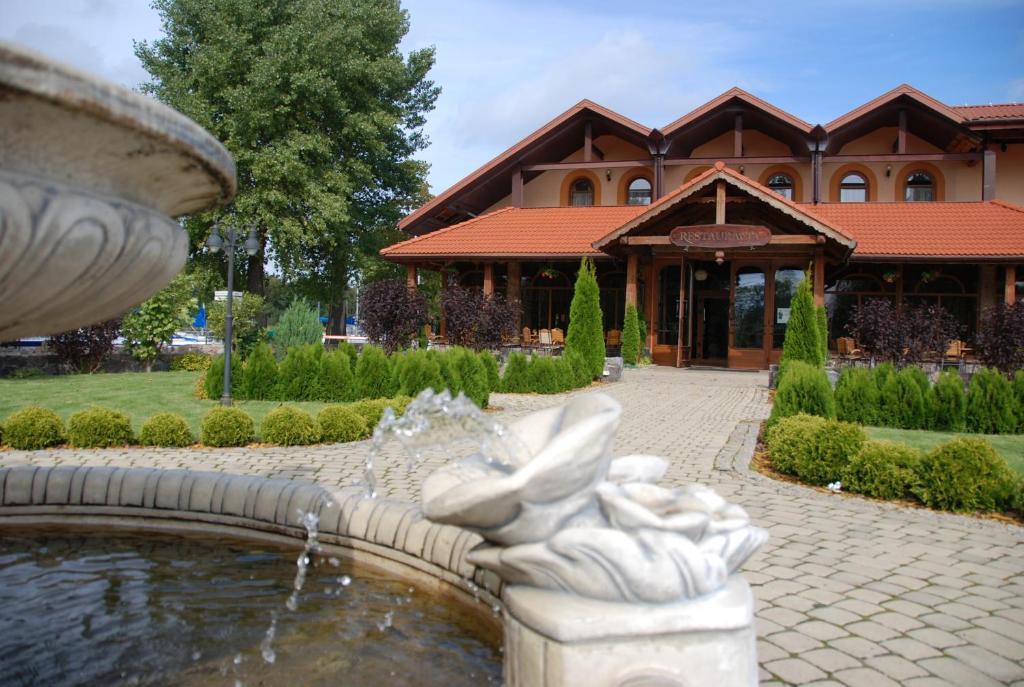 Hotel Ros Pisz Exterior photo
